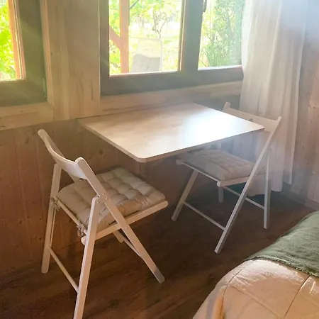 Mandulas A Kishaz Dezsaval Es Kilatassal A Balatonra Balatongyörök