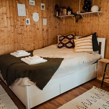 Mandulas A Kishaz Dezsaval Es Kilatassal A Balatonra Apartament *