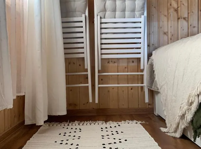 Mandulas A Kishaz Dezsaval Es Kilatassal A Balatonra