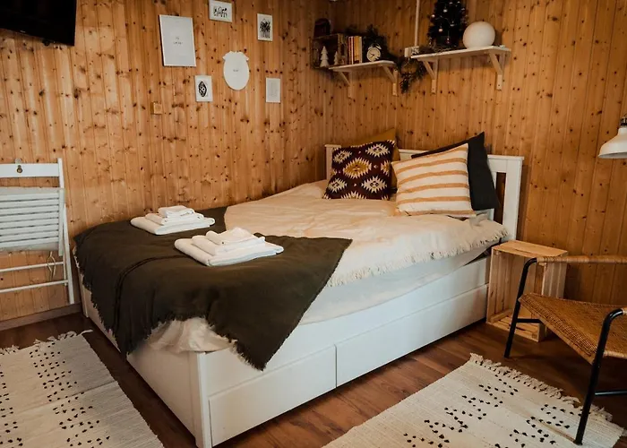 Mandulas A Kishaz Dezsaval Es Kilatassal A Balatonra Appartement *