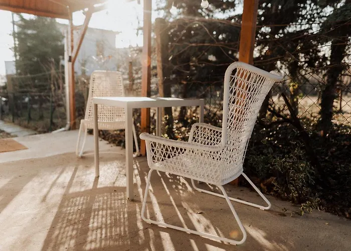 Mandulas A Kishaz Dezsaval Es Kilatassal A Balatonra شقة