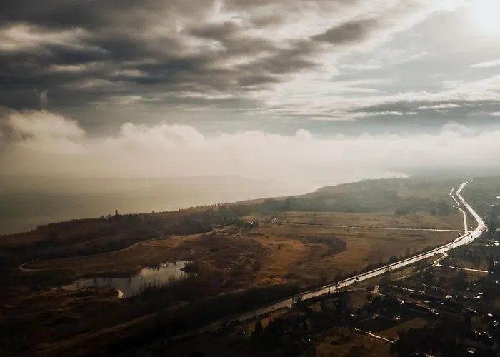 דירה Mandulas A Kishaz Dezsaval Es Kilatassal A Balatonra *