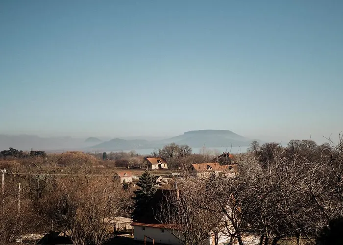アパート Mandulas A Kishaz Dezsaval Es Kilatassal A Balatonra